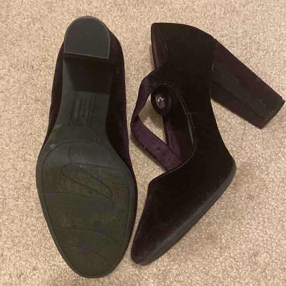 Suede Purple Block Heel (Christian Siriano) - Picture 5 of 11